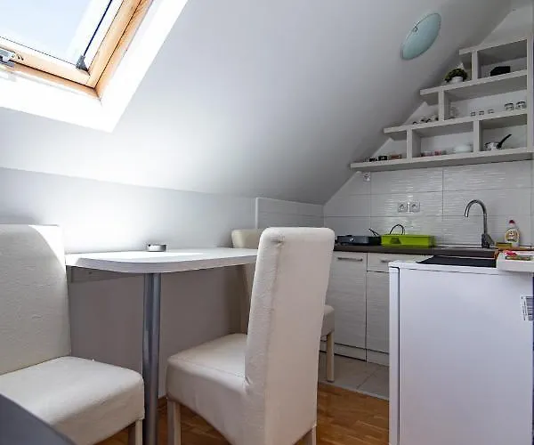 アパート Andjelin 33 *